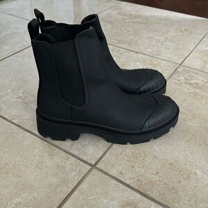Black rainboots